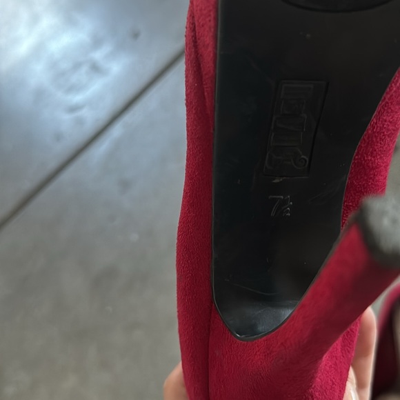 Heels - Picture 3 of 3